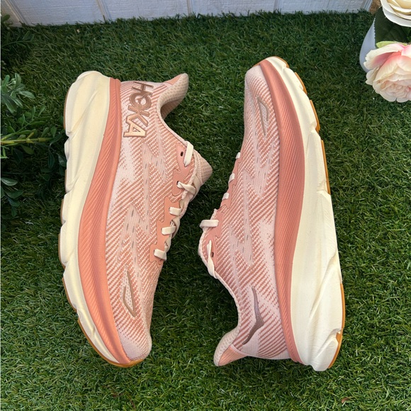 Hoka One One
Women's Clifton 9
Sneakers in
Sandstone/Cream 9B new - Picture 6 of 16